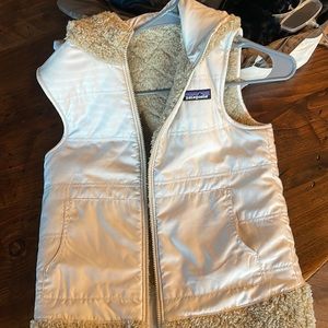 Reversible Patagonia vest.  Small with hood , womeNs